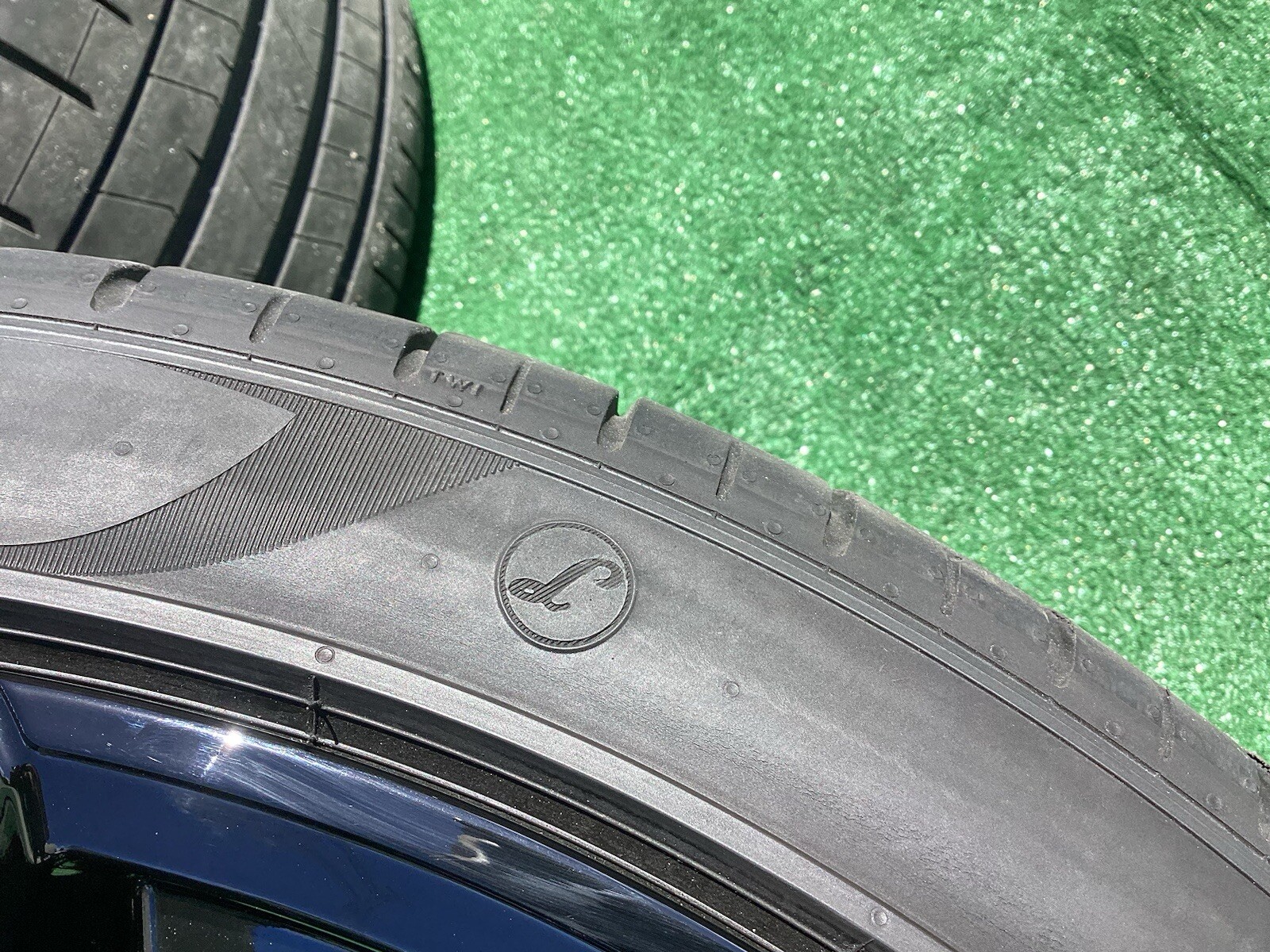 Lamborghini Urus Taigete 23” OEM Wheel & Tire Package – Factory Original