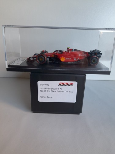 Modèle Ferrari F1-75 à l'échelle 1/8 Carlos Sainz en Rouge | Ferrari