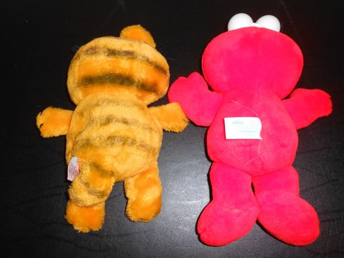 VINTAGE 1992 SESAME STREET BABY ELMO AND 1978 SMALL GARFIELD STUFFED ANIMALS - Picture 2 of 7