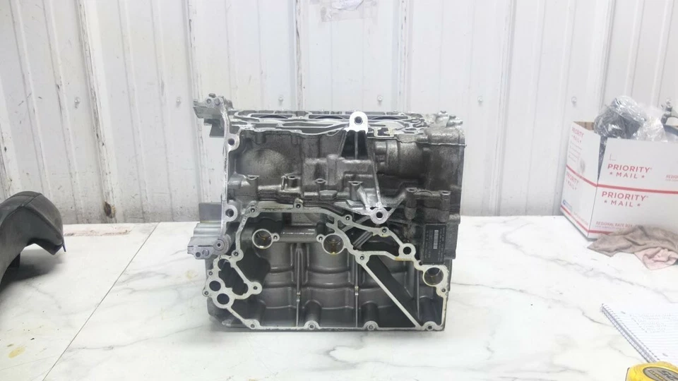 18 Can-Am Spyder Roadster F3 1330 Motor Manivela Estuche Bloque Parte Inferior Foto 4 de 4