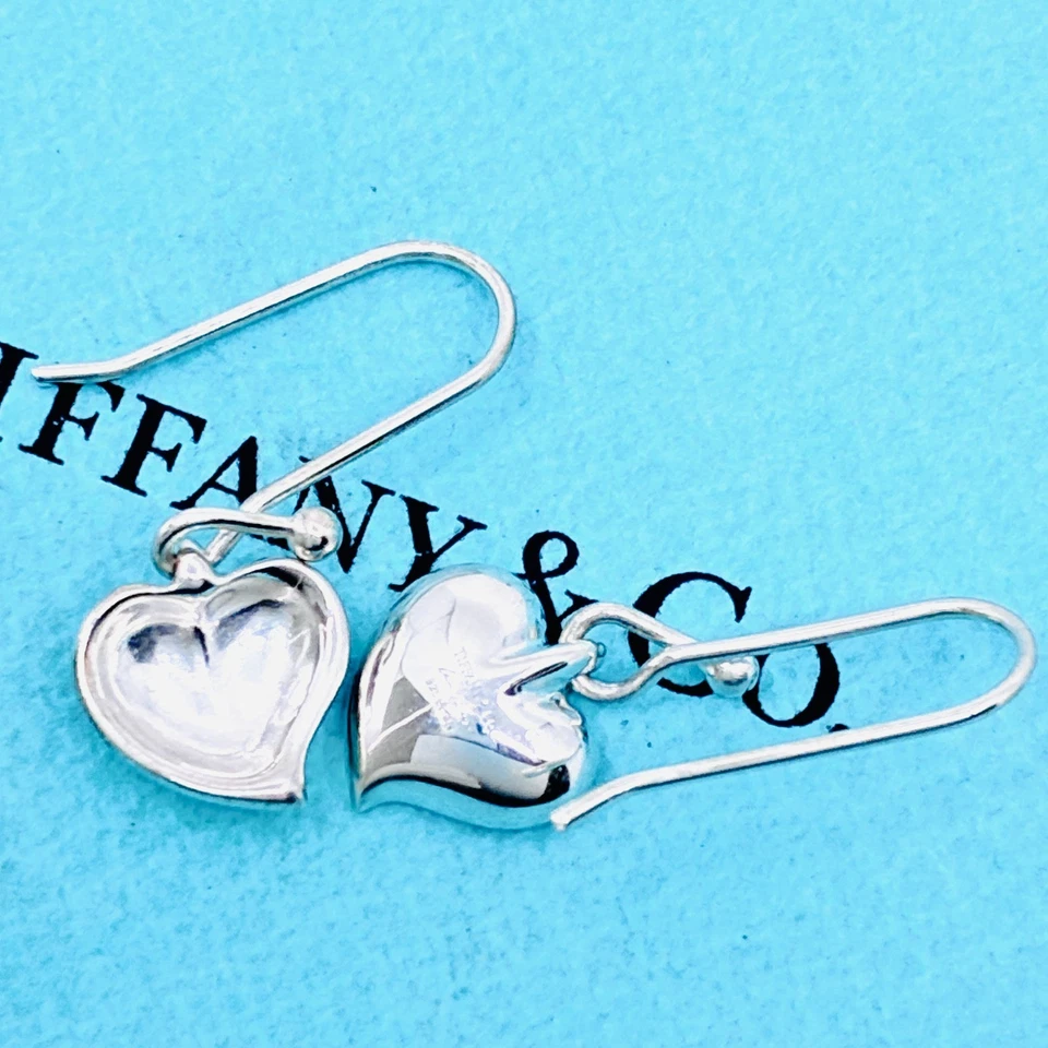 Orecchini pendenti cuore intagliato Tiffany & Co. Elsa Peretti argento sterli... - Immagine 3 di 4
