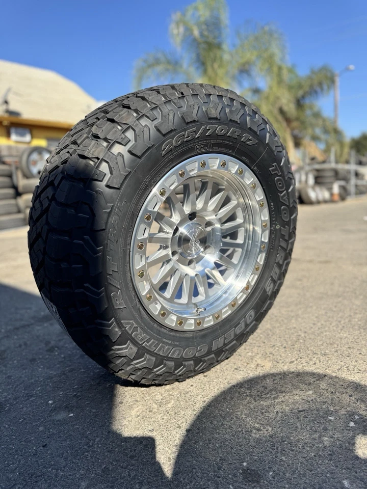 Ruedas Trophy 17x9 Arena A108 265-70-17 Toyo RT Trail 6x139,7 6x5,5 Chevy Toyota Foto 2 de 4