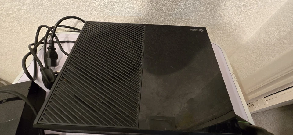 Microsoft Xbox One, photo 2 of 4