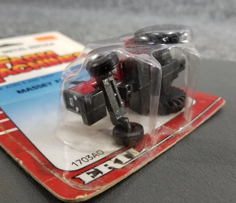 VTG ERTL 1/64 MASSEY FERGUSON TRACTOR W/CAB DIECAST METAL IOP - Image 3 of 4