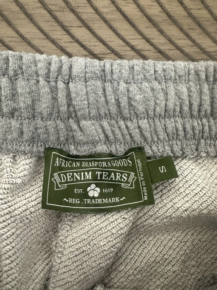 Pantalones Cortos Denim Tears The Cotton Wreath Gris, Talla Pequeña (Usados Una Vez) Foto 3 de 4