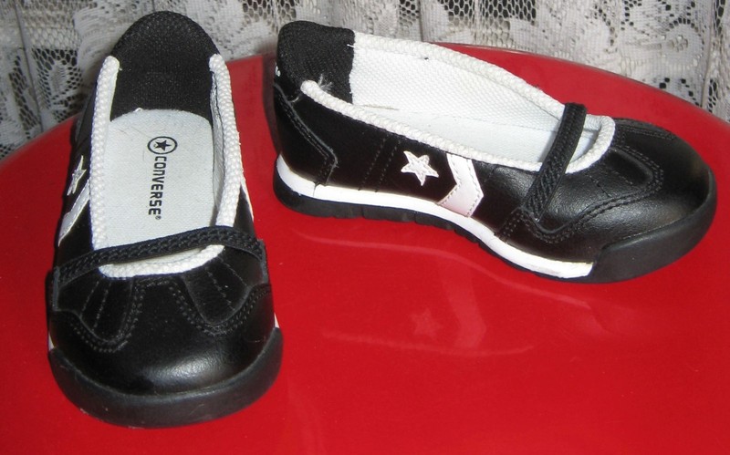 CONVERSE MARY JANE SHOES BLACK/WHITE GIRL'S 7 NEW SHIP FREE TO U.S.