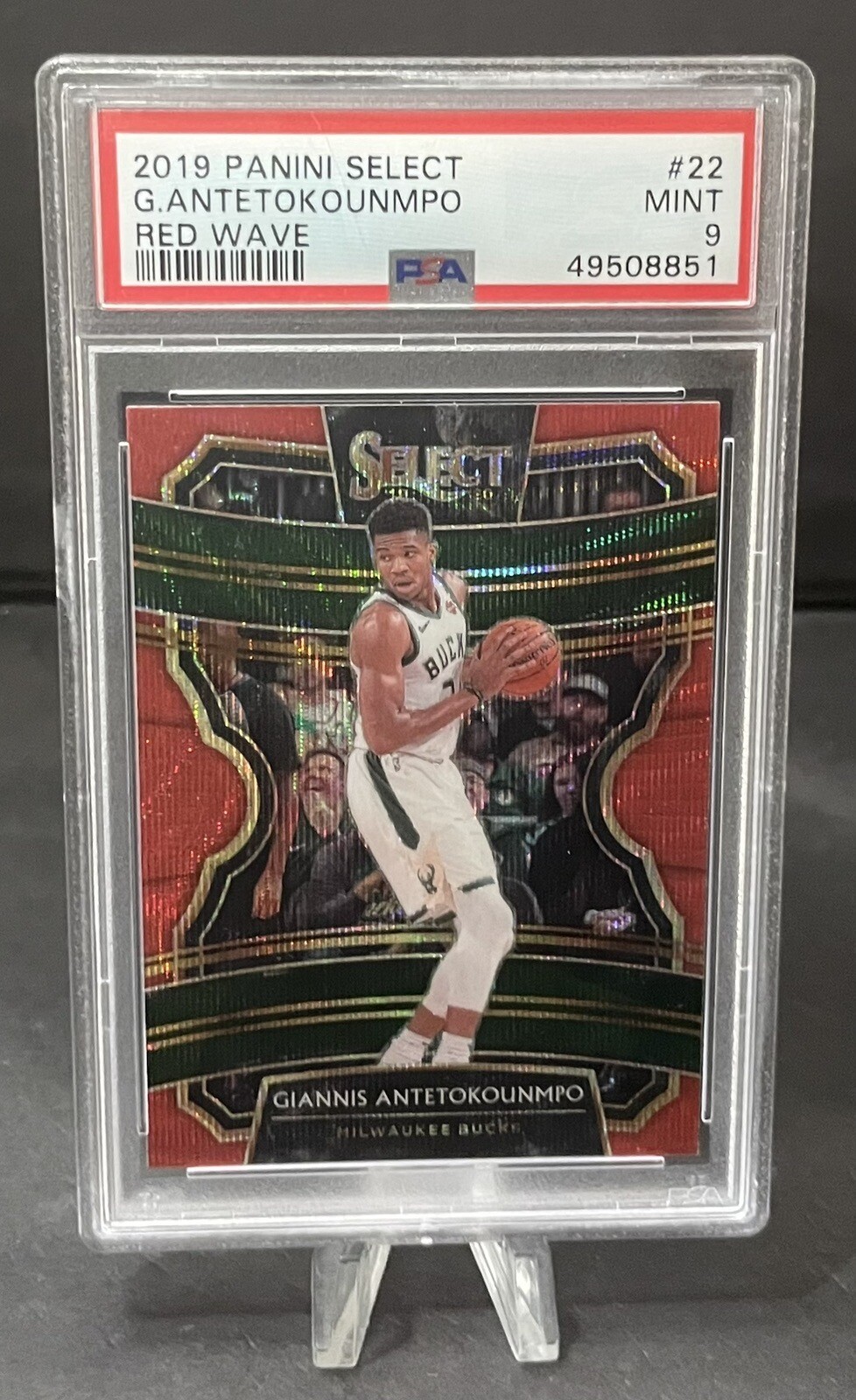 2019 Select Giannis Antetokounmpo Concourse Tmall Red Wave Prizm #22 PSA 9 Bucks
