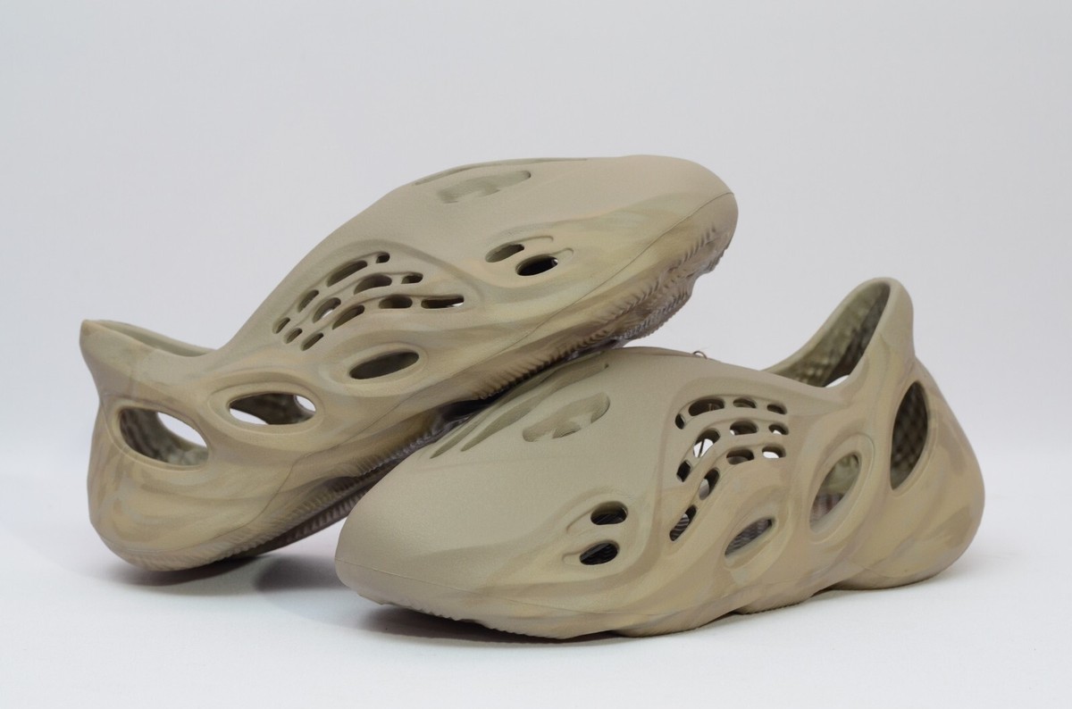 【Adidas】 正規品★ Yeezy Foam RNNR Stone Sage ★人気 adidas originals Yeezy Foam RNNR 