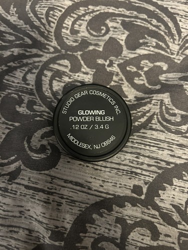 Studio Gear Cosmetics Powder Blush- Glowing - Picture 3 of 3