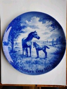  Vintage Kaiser 1971 Blue Mother's Day Plate Mare & Foal  Horse Plate 