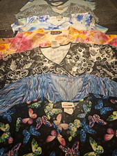 Women's Medical Scrub Tops Mixed Lot of 22 V-Neck Prints Size M/L 18 M 4L