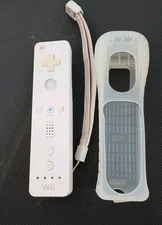 Nintendo RVL-003 Wii Remote Control  White w/ Silicone Sleeve Tested Works 
