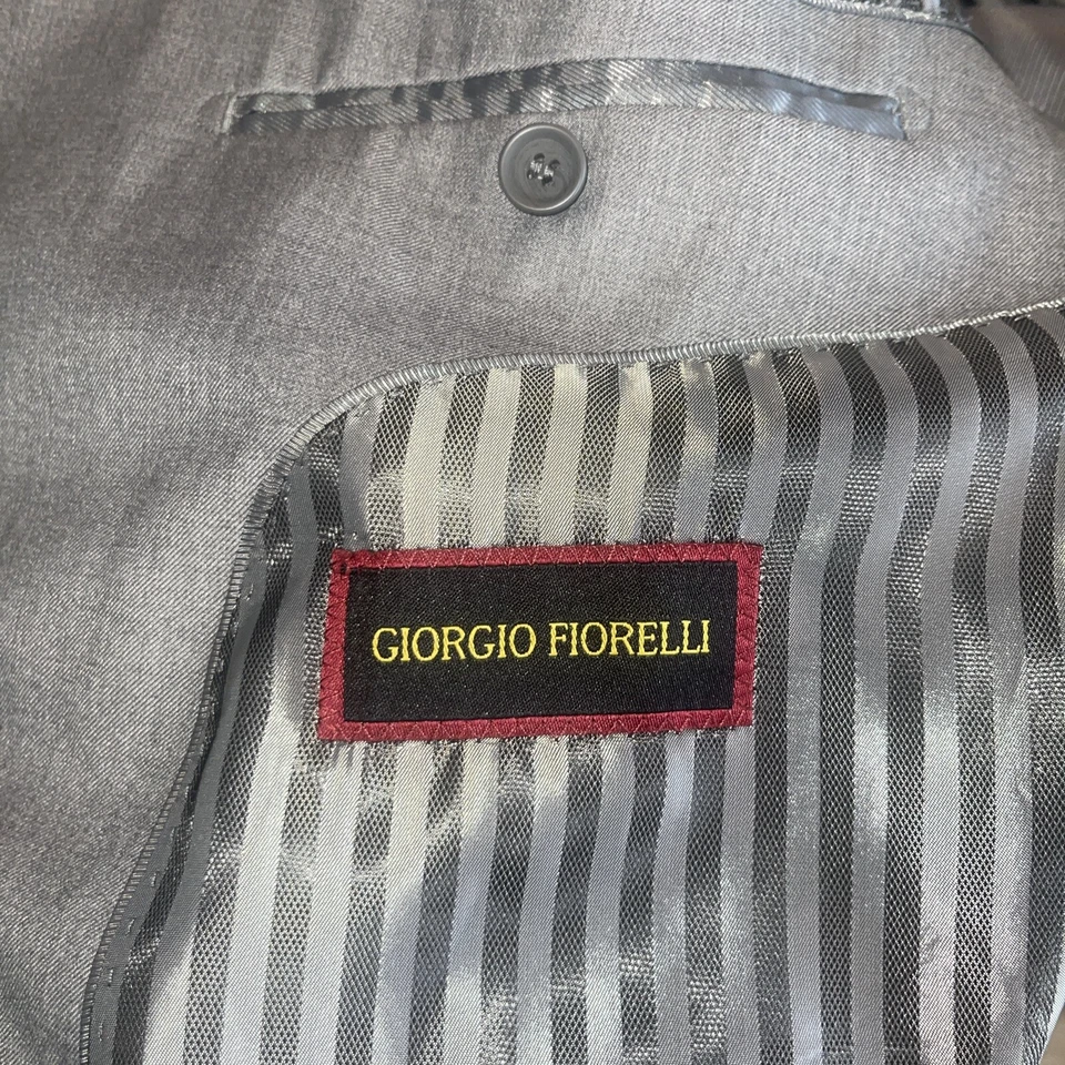 Giorgio Fiorelli 3 Piece Suit Super Fine Gray Jacket 48 In Chest Pants 40X31 - Image 4 of 4