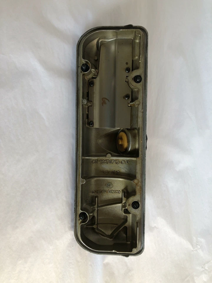 Cubierta de válvula de motor Chevrolet Equinox 2005-2009 lado izquierdo del conductor LH G Foto 4 de 4