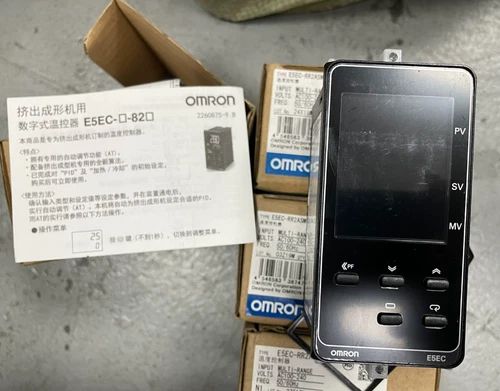 1PC New Omron E5EC-RR2ASM-820 Temperature Controller 100-240VAC Free Ship
