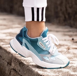 adidas falcon size 6