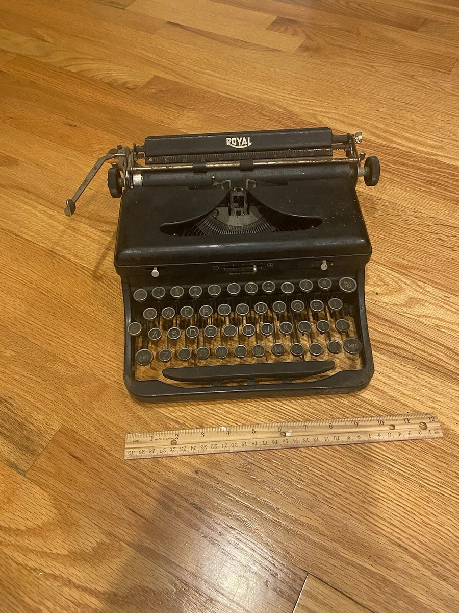 Antique Royal Typewriter In Antique Mercantile, Trade & Factory