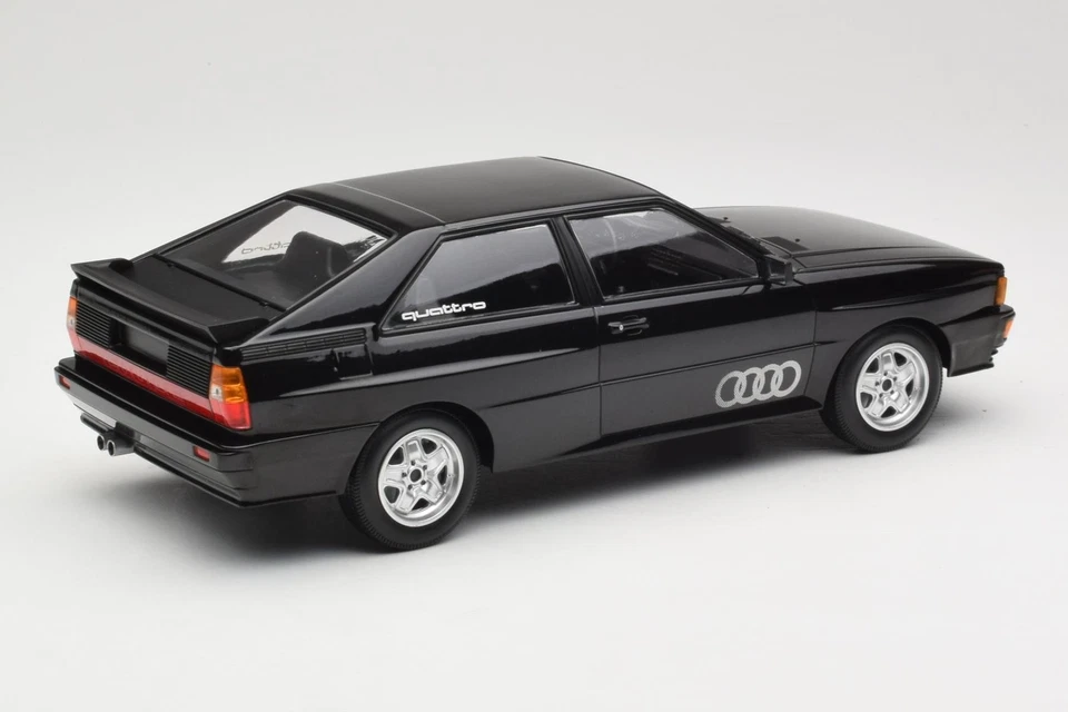 155016121 Audi Quattro Black Metallic Minichamps 1/18 - Imagen 2 de 4