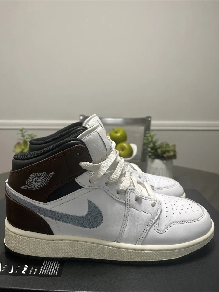 Air Jordan 1 Mid Size 5Y White,Blue,Black, Brown Leather - Image 2 of 4