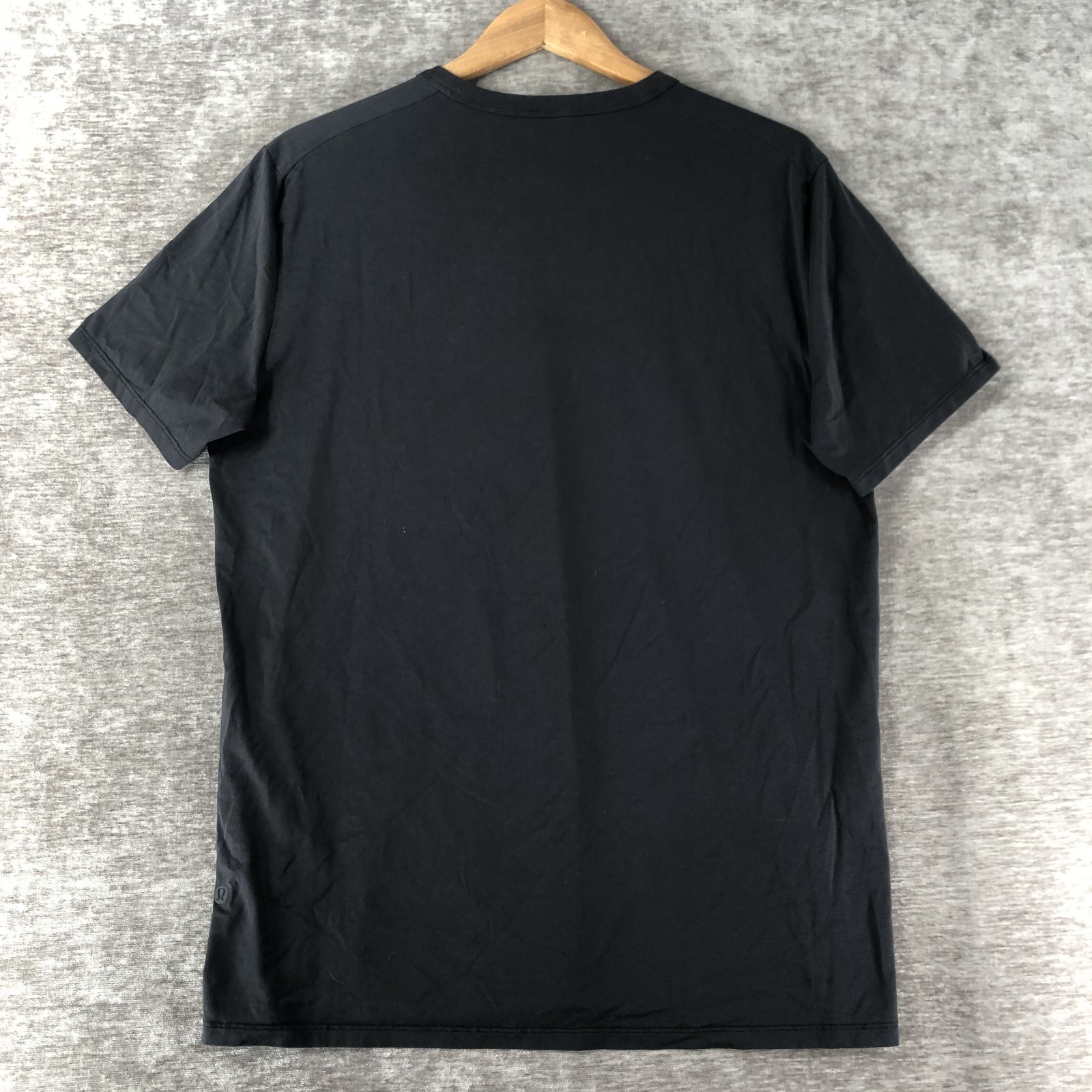 Lululemon Men's Basic Solid Black T-Shirt Pullove… - image 4