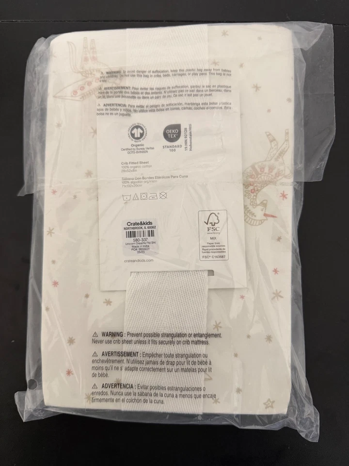Sábana ajustable para cuna de algodón orgánico Crate & Barrel Stay Cool Unicorn Dreams Foto 2 de 2