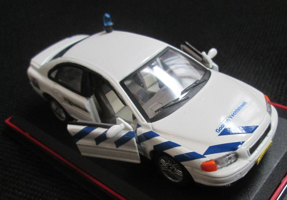 wonderful diecast-modelcar 1/43 VOLVO S80 1999 "POLITIE Gool en Vechtstreek" NL - Image 4 of 4