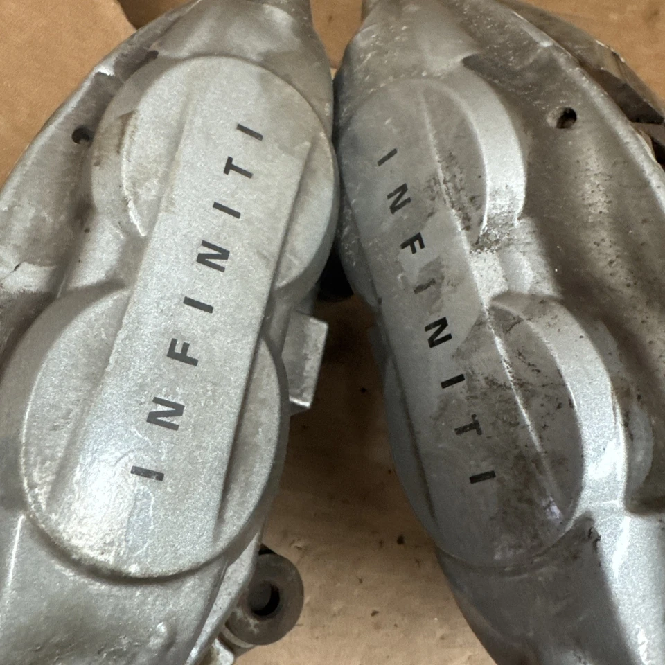 Juego delantero Infiniti G37s Fx50s M37s 2008-2015 OEM pinza Akebono Sport 1324 Foto 4 de 4