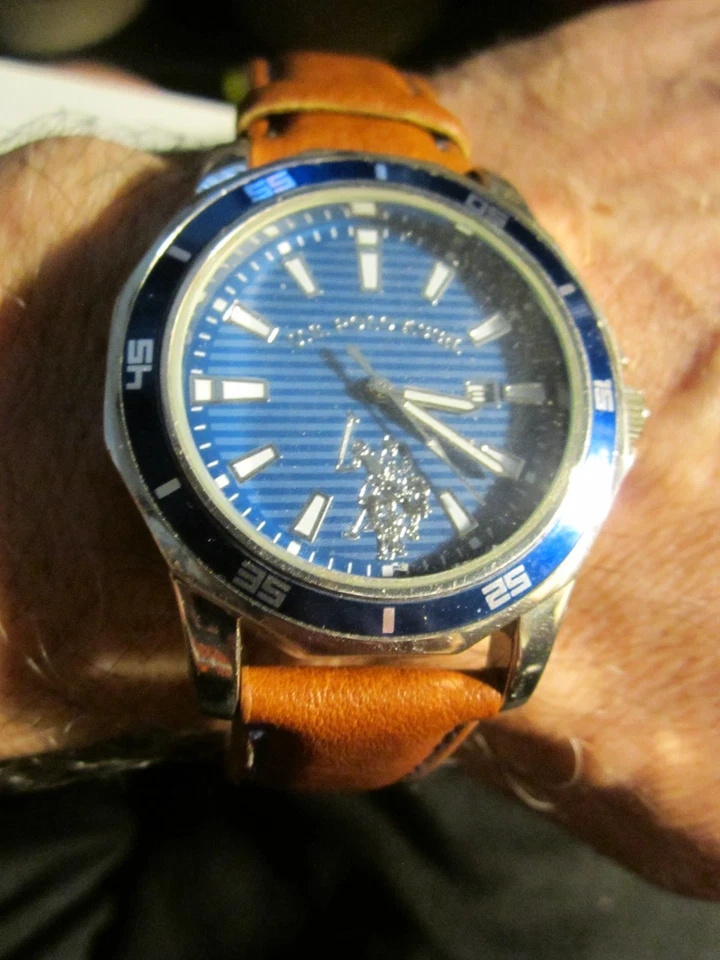 VINTAGE U.S. POLO ASSN WATCH BLUE DIAL BLUE BEZEL MEN'S FITS 8 1/2" WRIST OFC-S - Image 2 of 4