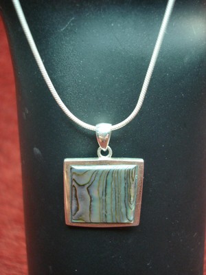 SCHÖNER ABALONE & STERLINGSILBER ANHÄNGER MIT STERLING KETTE