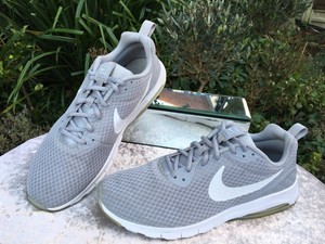 nike lightweight trainers mens