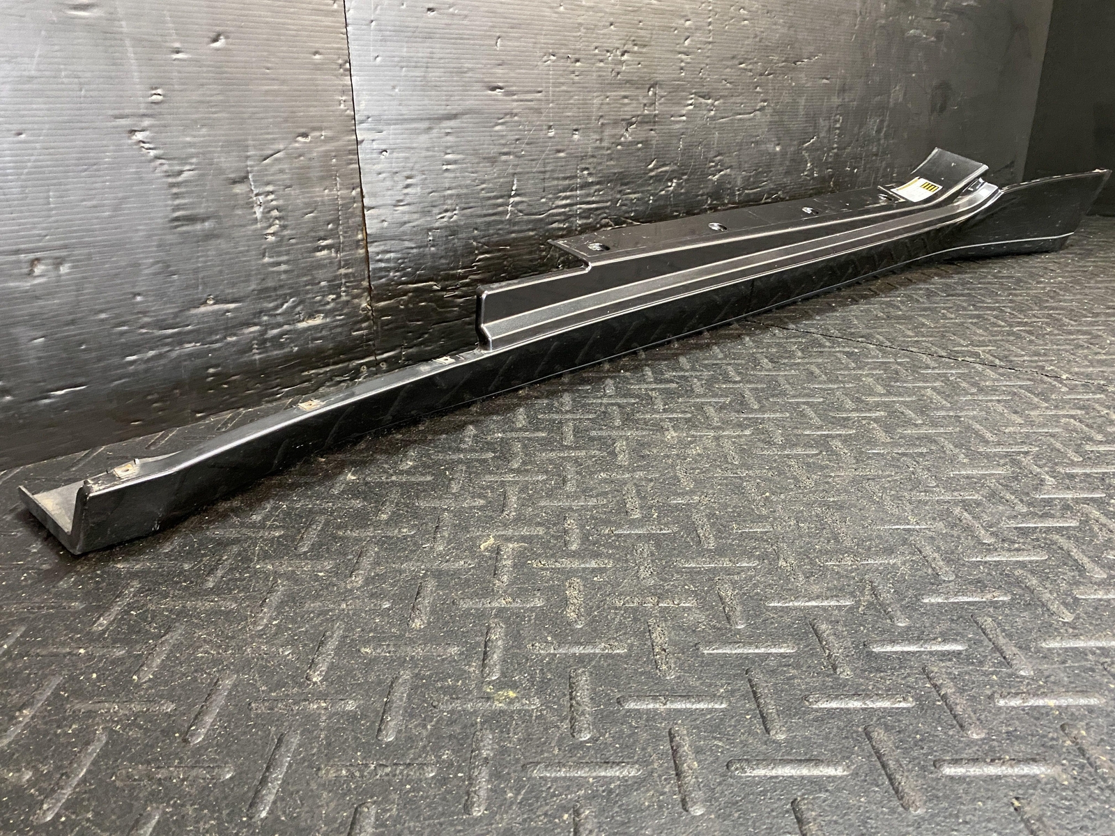 08-10 MASERATI GRANTURISMO DRIVER LEFT LH ROCKER TRIM MOULDING GRAY 672