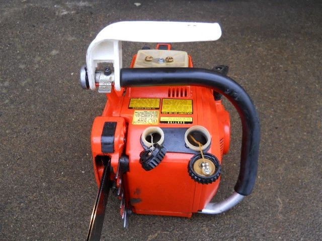 COLLECTIBLE VINTAGE CHAIN SAW, 1985 ECHO 440 EVL, JAPAN MADE, 16" BAR. RUNS WELL - Image 2 of 4