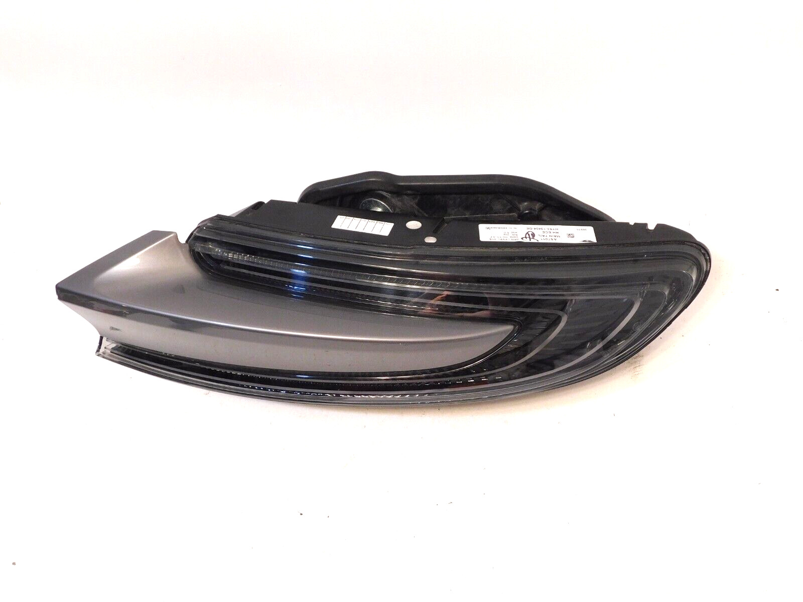 2017-2023 ASTON MARTIN DB11 PASSENGER RIGHT TAILLIGHT CLEAR SILVER TAIL LIGHT OE