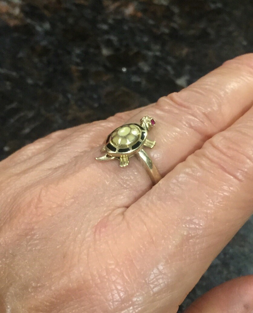 14k Yellow Gold Moving Turtle W/ Ruby Eyes Ring Size