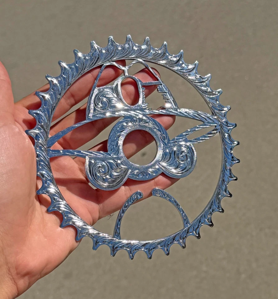 BICICLETA 36T CORTE LÁSER GRABADO TODO CROMO LOWRIDER GOLO HOMBRE PIÑÓN. Foto 2 de 2