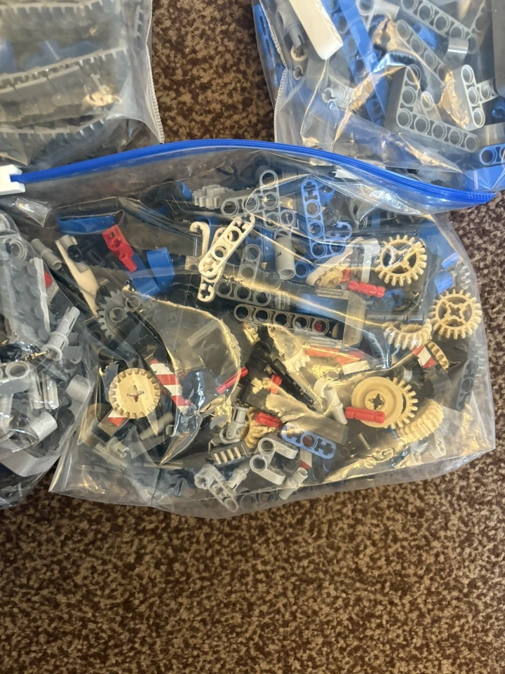 LEGO Technic 42042 Crawler Crane, photo 1 of 5