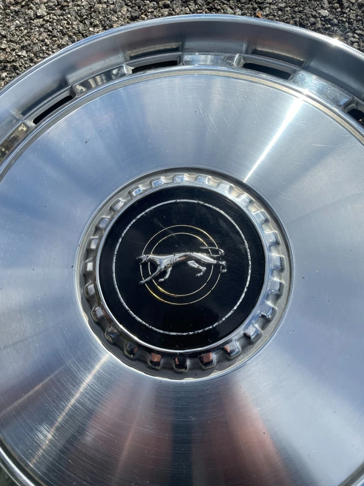 Cubierta de rueda tapacubos de 15 pulgadas Mercury Cougar 1977 a 1979 de una fábrica bonita Foto 4 de 4