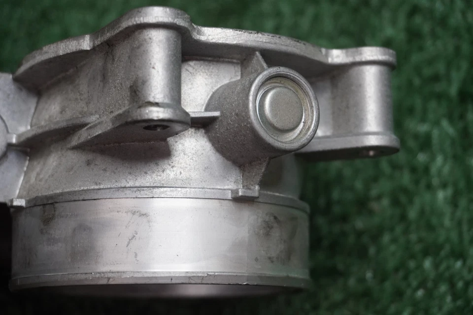 Chevrolet Silverado 1500 2022 motor de 5,3 L carrocería del acelerador fabricante de equipos originales 28 k millas 12713775 Foto 3 de 4