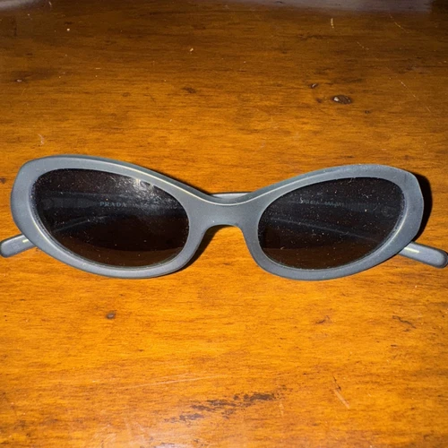 Lunettes de soleil vintage authentiques PRADA SPR 01A 4AA 3A1 bleu Italie années 2000 rares
