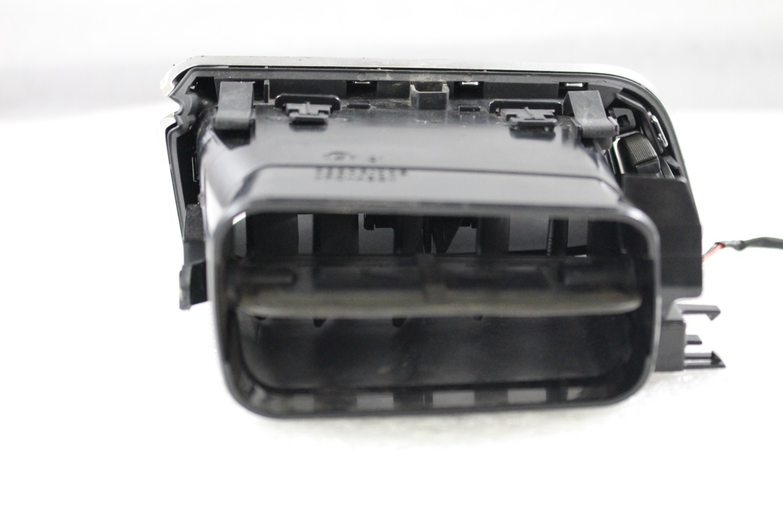 Maserati Ghibli, RH, Right, Front Outer Air Vent, Used, P/N 6700190610