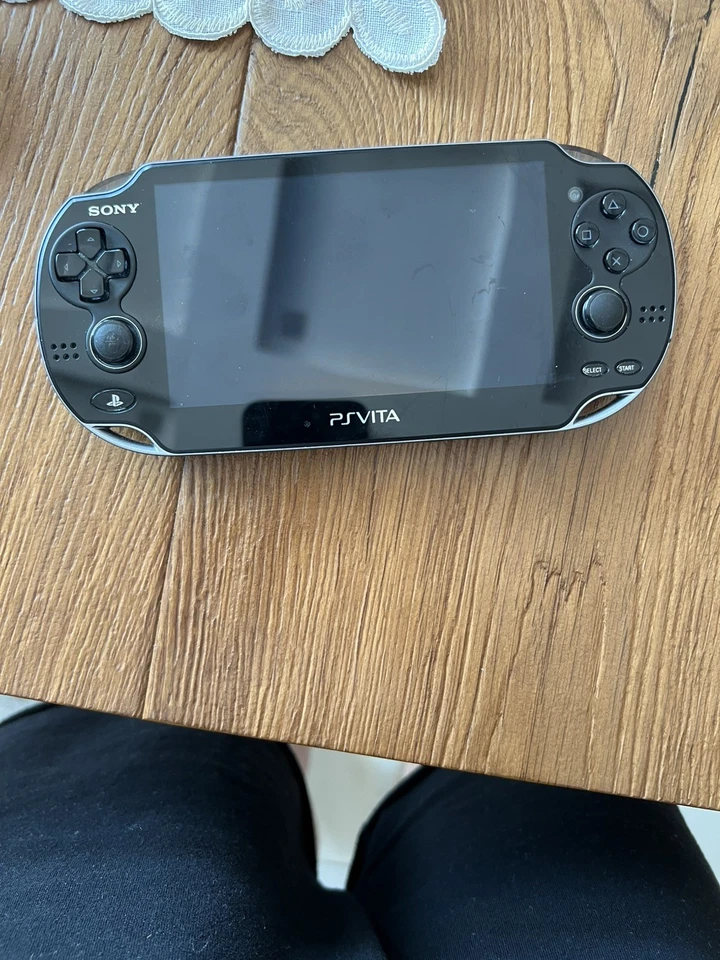 Sony PlayStation Vita, foto 1 di 2