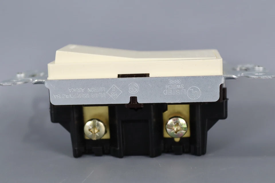 Lutron 01601 - CLARO ACC Single Pole Switch 15A - Изображение 2 из 4