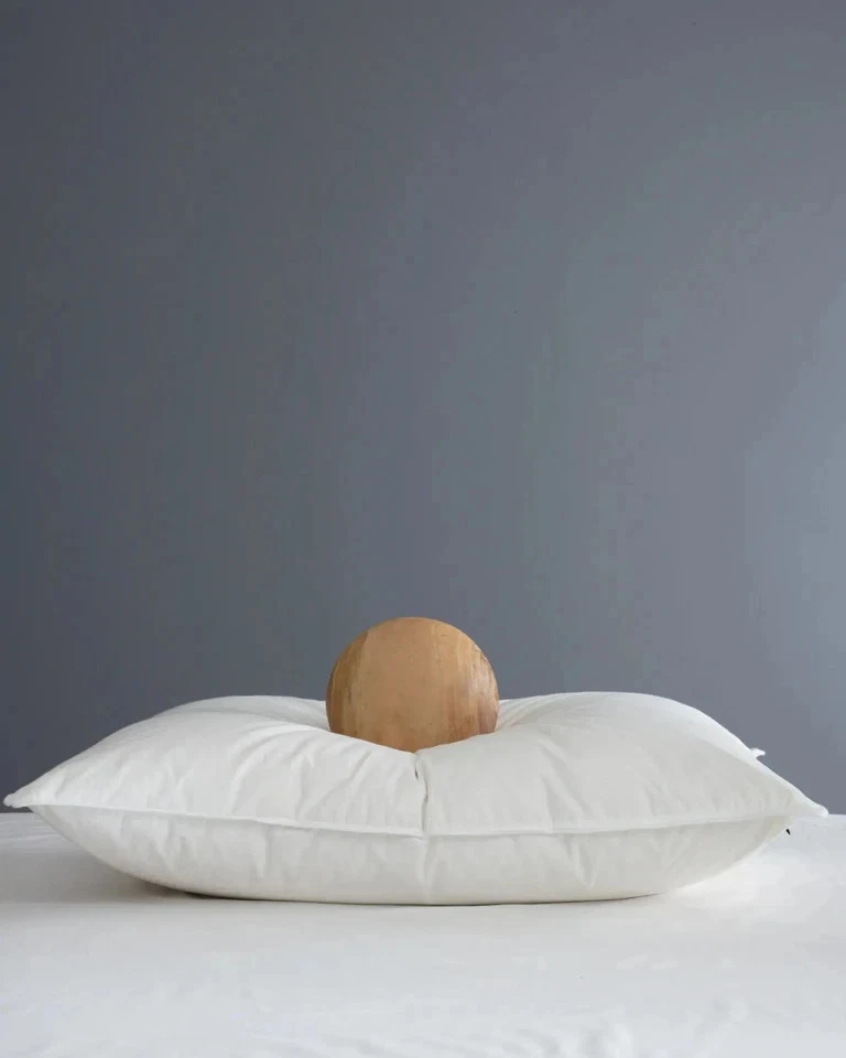 NWOT Quince Luxe Goose Down Pillow King Firm/Extra Firm - Image 3 of 3