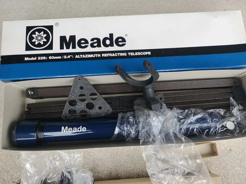 VTG Meade Model 226 60 mm (2.4") Altazimuth Refracting Telescope - Image 3 of 4