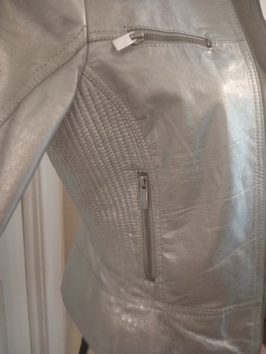 Chaqueta de moto Bebe Sport para mujer de cuero plateado metálico talla S? Cremallera ajustada defectuosa - Imagen 17 de 17