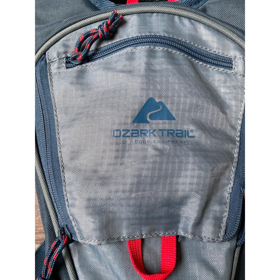 Ozark Trail Hydration Backpack 2L Bottle Liquid Outdoor Hiking Green Water Bag - Image 2 of 4