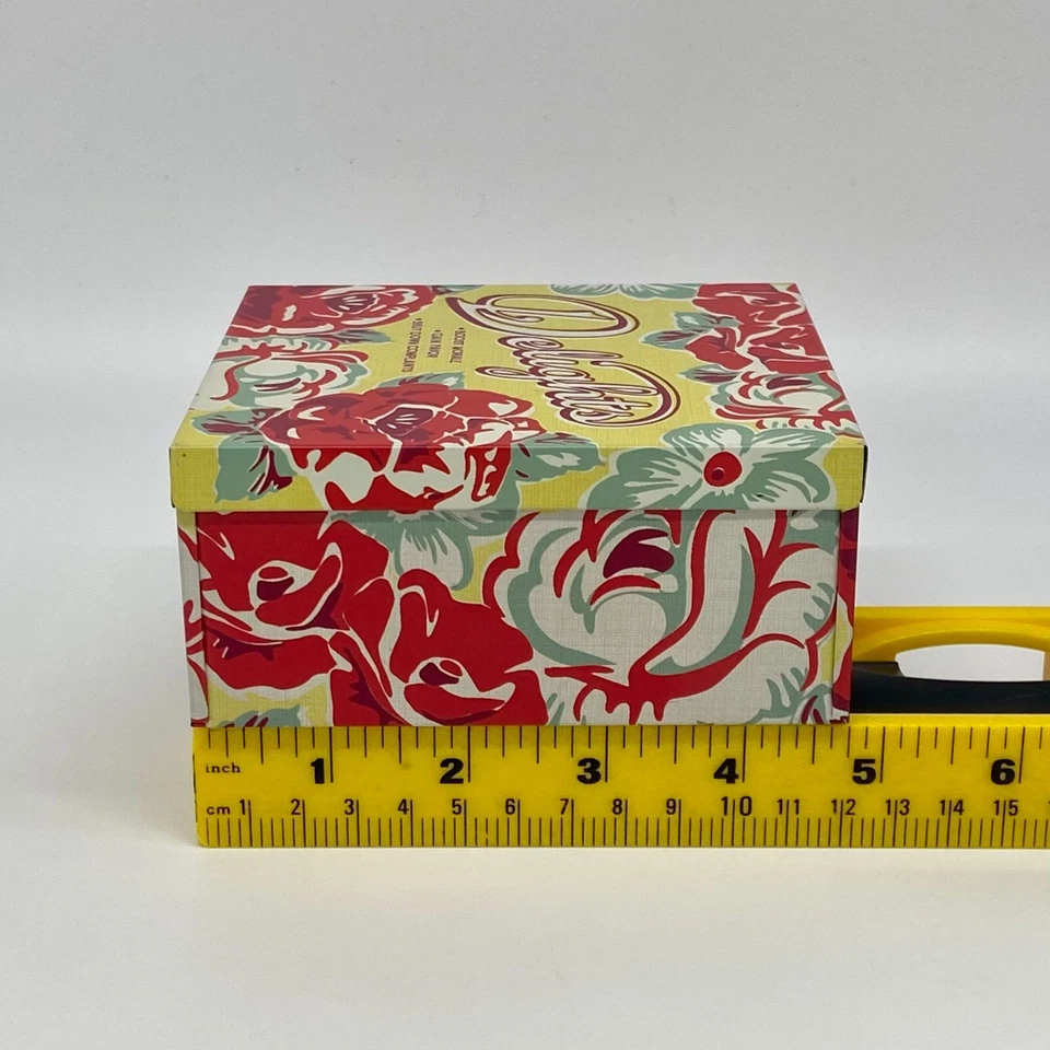 Mini lata de cigarro de metal coleccionable Blue Q 2013 "Delights" - retirada Foto 3 de 4