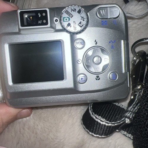 Nikon COOLPIX 3200 3.2MP Digital Camera Silver AV Works Adapter Memory Card Zoom - Picture 3 of 11