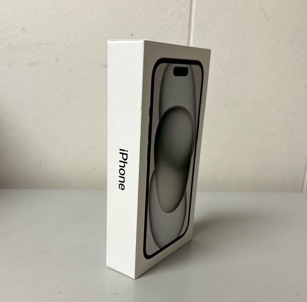 iPhone 15 Black ブラック　128GB Amazon.com: Apple iPhone 15 / 128GB / Black (SIM Free