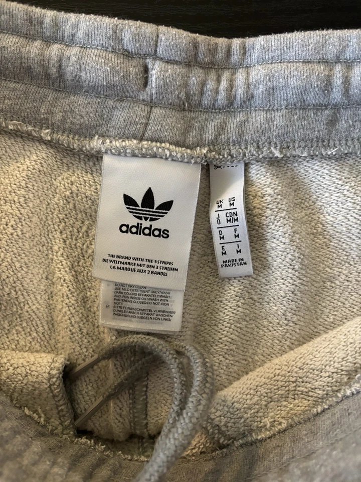 Pantalones Cortos Para Hombre Adidas Original 3 Rayas Trifolio Gris 10 pulgadas Foto 3 de 3